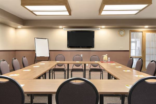 Days Inn & Suites Thunder Bay