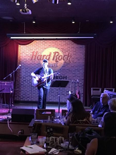 BA RUNI Hotel and Grille