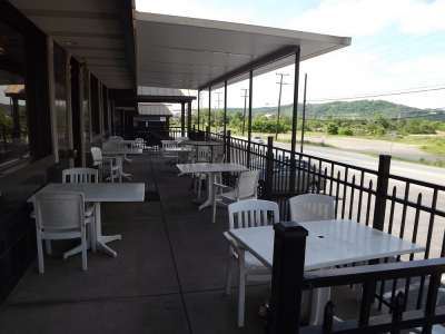 BA RUNI Hotel and Grille