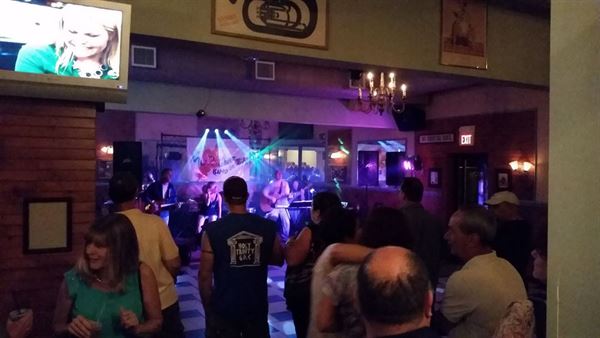 BA RUNI Hotel and Grille