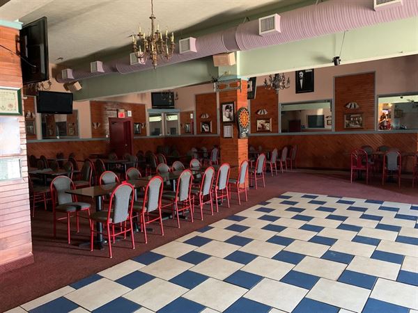 BA RUNI Hotel and Grille