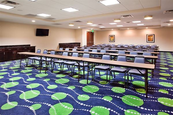 Holiday Inn Express & Suites Atlanta Arpt West - Camp Creek