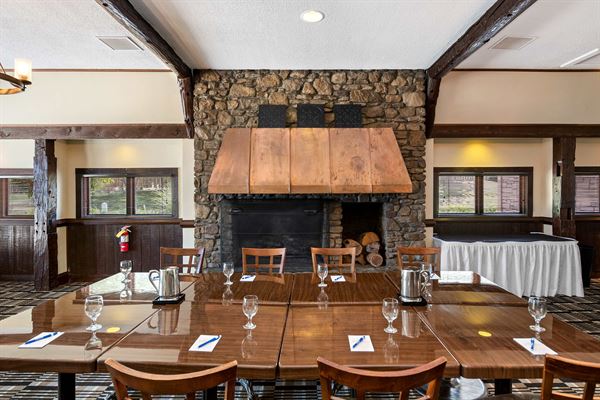 Fourwinds Lakeside Inn and Marina