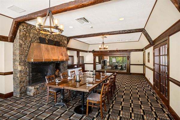 Fourwinds Lakeside Inn and Marina