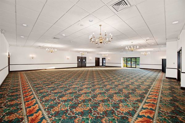 Fourwinds Lakeside Inn and Marina