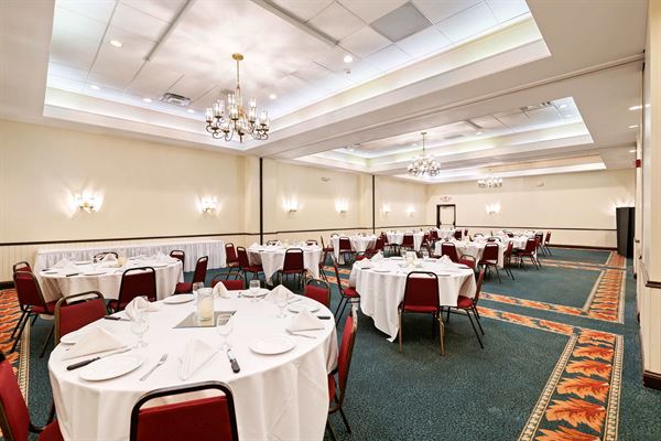 Fourwinds Lakeside Inn and Marina