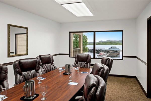 Fourwinds Lakeside Inn and Marina