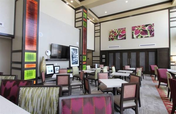 Hampton Inn & Suites Dallas Market Center