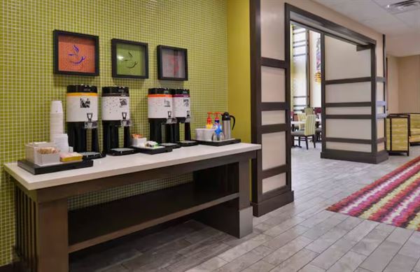 Hampton Inn & Suites Dallas Market Center