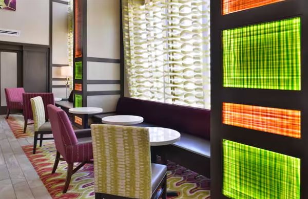 Hampton Inn & Suites Dallas Market Center