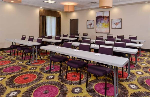 Hampton Inn & Suites Dallas Market Center