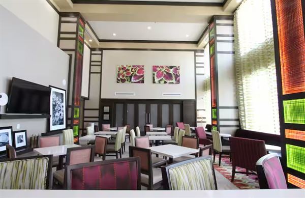 Hampton Inn & Suites Dallas Market Center