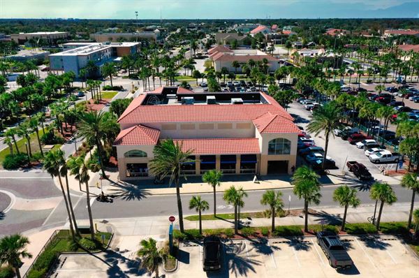 Sneakers Sports Grille