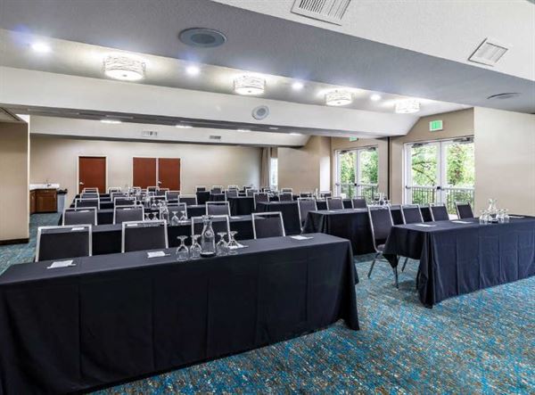 Clarion Hotel Portland International Airport