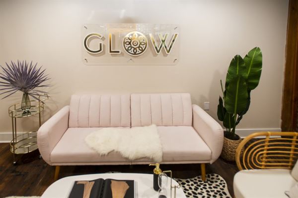 GLOW Lounge