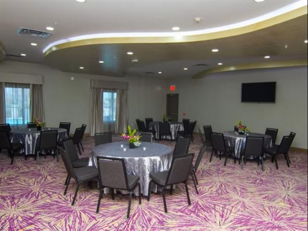 Holiday Inn Express & Suites Garland on Lake Hubbard