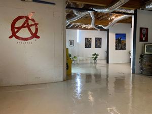 Unique 1500 sq. ft. Creative Venue with Lake View, Fire Pit, & Professional Photography Setup