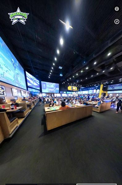 Sneakers Sports Grille