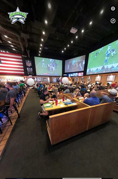 Sneakers Sports Grille