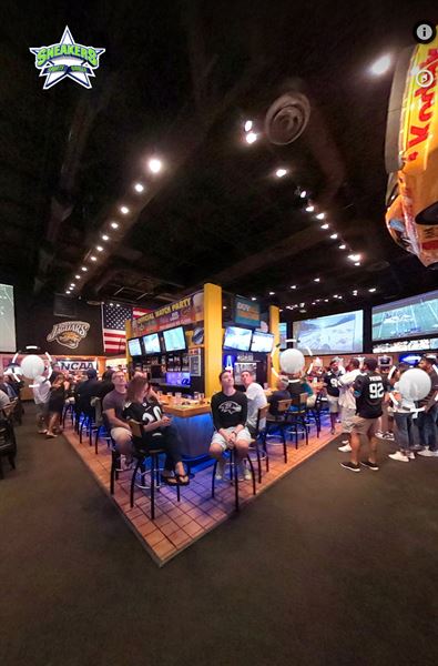 Sneakers Sports Grille