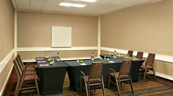 Sheraton Cavalier Calgary Hotel