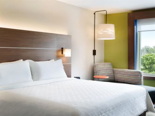 Holiday Inn Express & Suites Columbus / Worthington