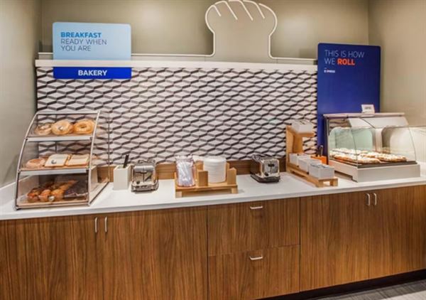 Holiday Inn Express & Suites Columbus / Worthington