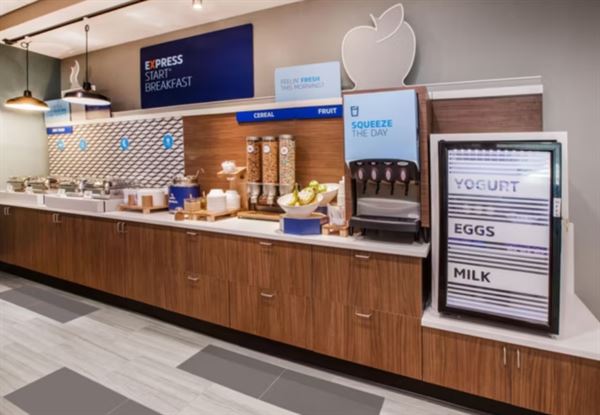 Holiday Inn Express & Suites Columbus / Worthington