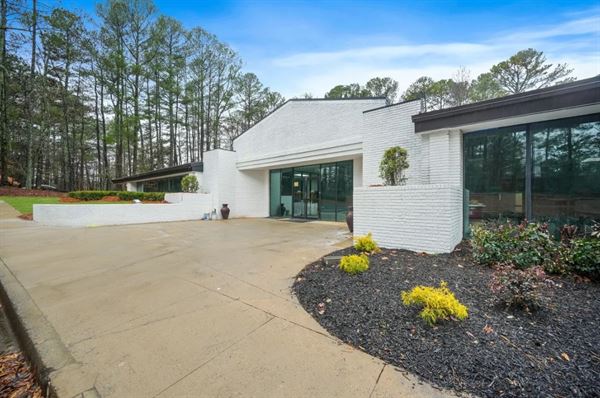 Opulence Restaurant Bar & Event Center