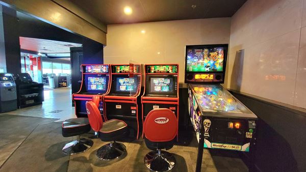 Chicago Pub & Billiards