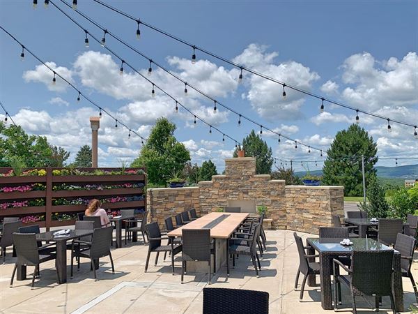 Harvest Seasonal Grill & Wine Bar – Montage