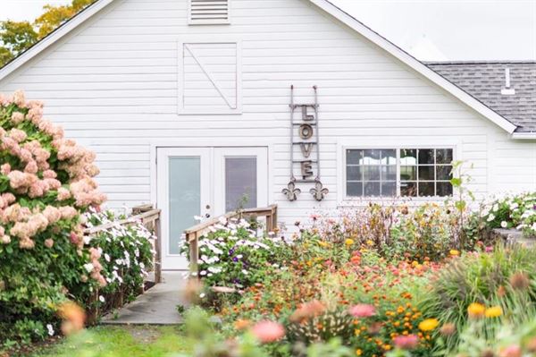 Candlelight Farms Inn