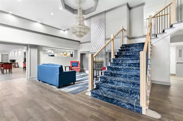 COMFORT INN & SUITES