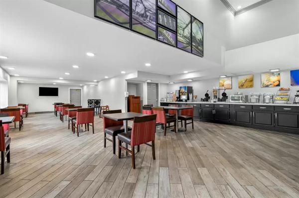 COMFORT INN & SUITES