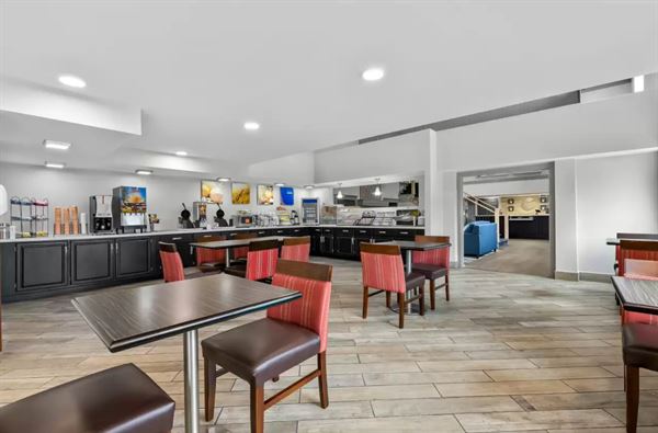 COMFORT INN & SUITES