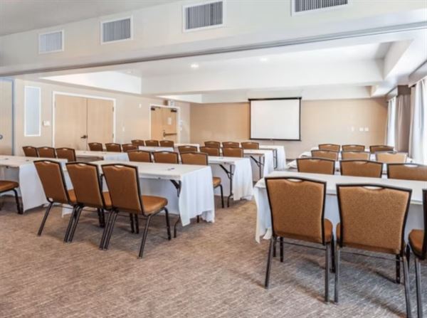Holiday Inn Express & Suites San Jose-Morgan Hill