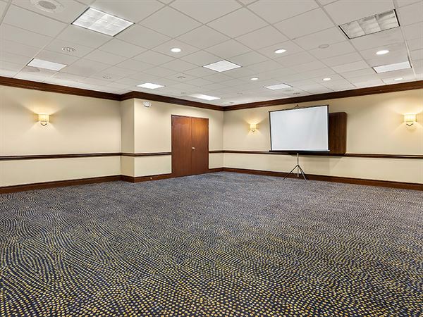 Hotel RL Cleveland Airport West by Sonesta