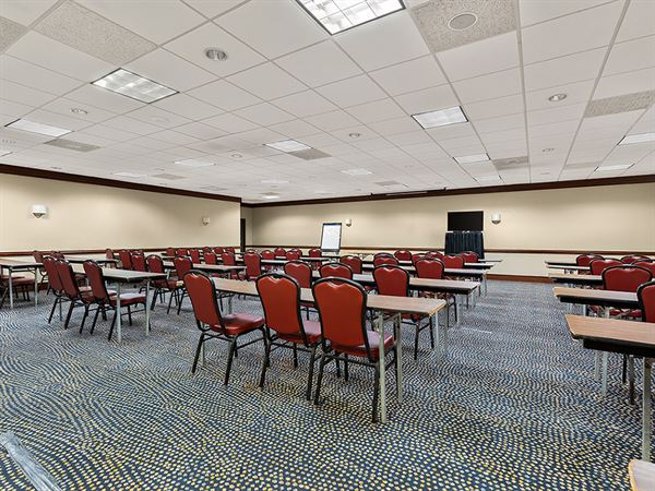 Hotel RL Cleveland Airport West by Sonesta