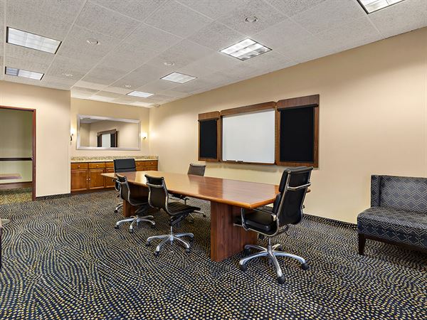 Hotel RL Cleveland Airport West by Sonesta