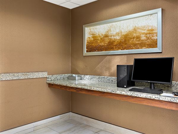 Hotel RL Cleveland Airport West by Sonesta