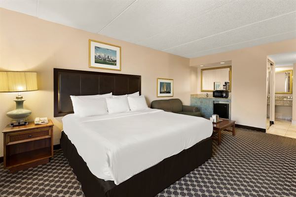 Hotel RL Cleveland Airport West by Sonesta