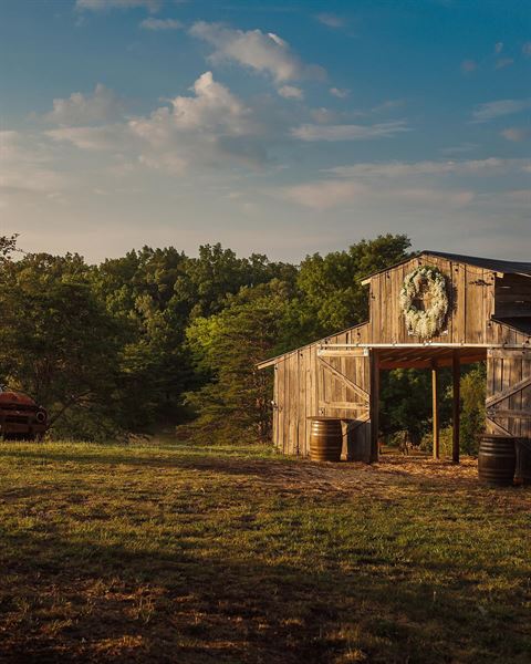 Pondside Love Nest Venue