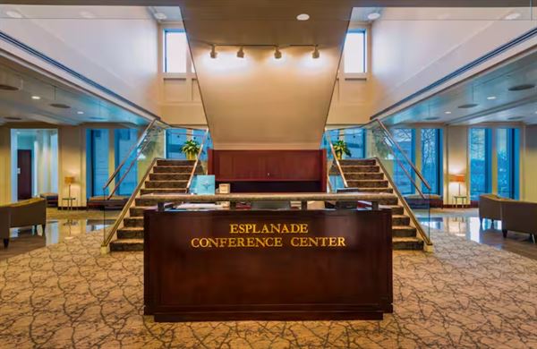 DoubleTree Suites by Hilton Hotel & Conference Center Chicago-Downers Grove