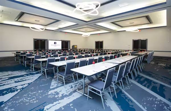 DoubleTree Suites by Hilton Hotel & Conference Center Chicago-Downers Grove