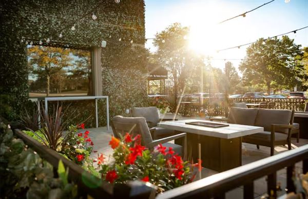 DoubleTree Suites by Hilton Hotel & Conference Center Chicago-Downers Grove