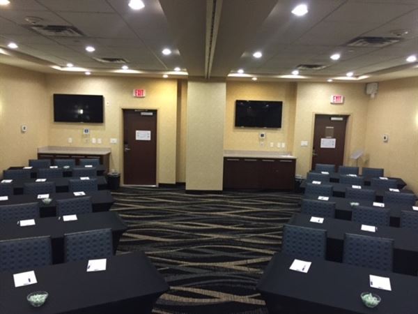 Holiday Inn Express Riverport