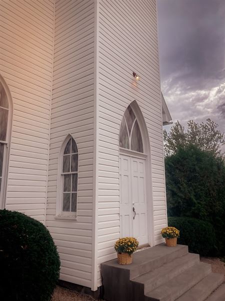 The White Chapel : By Lyn Michael