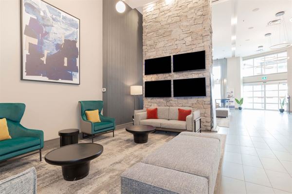 Sandman Signature Toronto Airport Hotel & Moxies