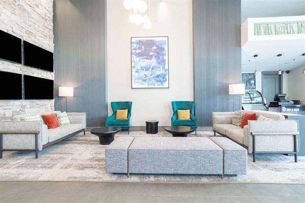 Sandman Signature Toronto Airport Hotel & Moxies