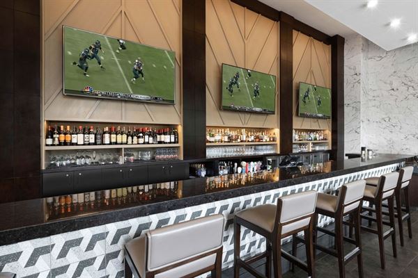 Sandman Signature Toronto Airport Hotel & Moxies